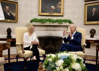 Meloni vede Biden: “Impegno deciso contro cambiamento climatico, è una minaccia esistenziale”