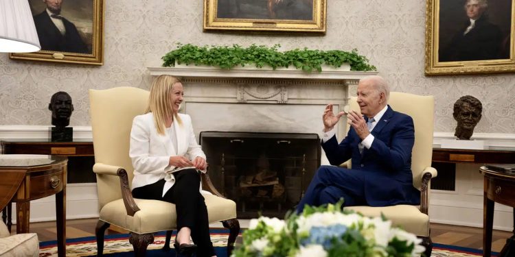Meloni vede Biden: “Impegno deciso contro cambiamento climatico, è una minaccia esistenziale”