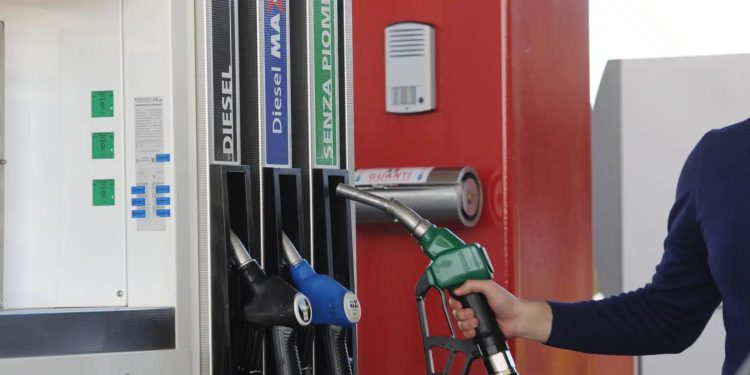 In autostrada stabili benzina e diesel sopra i 2 euro. Bolzano la città più cara