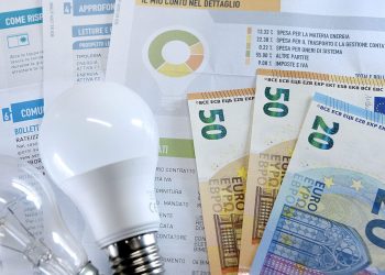 Bollette della luce su del 18,6% nel quarto trimestre. Arera: “Manca ancora equilibrio”