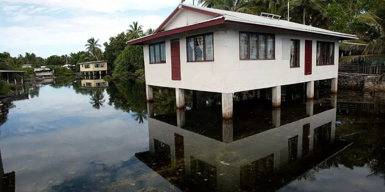 L’Isola di Tuvalu sta affondando: Australia accoglie i migranti climatici