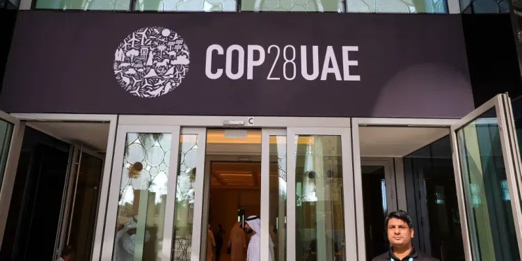 Dalla transizione energetica al fondo ‘perdite e danni’: i 5 nodi della Cop28 che si apre domani a Dubai