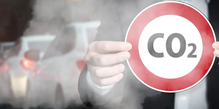 Le emissioni di CO2 della Cina diminuiranno nel 2024 grazie alle rinnovabili