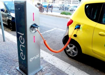 Solferino, installata in piazza Dalla Chiesa una colonnina di ricarica per veicoli elettrici