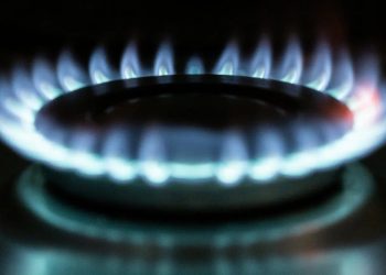 Bollette, terzo rialzo di fila del gas: +12% a ottobre. Da luglio rincaro sfiora 40%