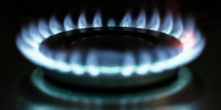 Bollette, terzo rialzo di fila del gas: +12% a ottobre. Da luglio rincaro sfiora 40%