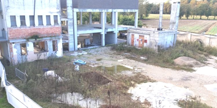 Goito: dopo un anno di stop finalmente ripartono i lavori sulla scuola