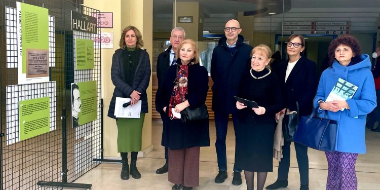 Nella hall dell’ospedale Carlo Poma al via una nuova mostra poetica