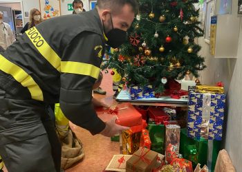 Ospedale Oglio Po, i Vigili del Fuoco di Piadena Drizzona e la Protezione Civile di Asola e Sabbioneta donano giocattoli alla pediatria