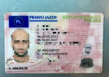 Con la patente falsa comprata su Facebook: maxi multa, auto sequestrata e indagini