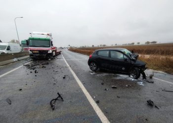 Frontale contro un camion: muore studente universitario di 22 anni