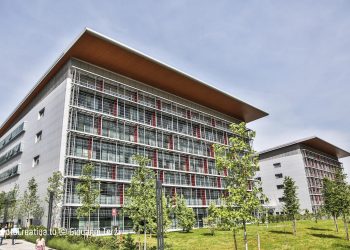 Schianto moto-auto all’incrocio del Contino: 15enne via in elisoccorso