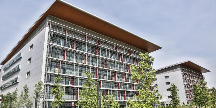 Schianto moto-auto all’incrocio del Contino: 15enne via in elisoccorso