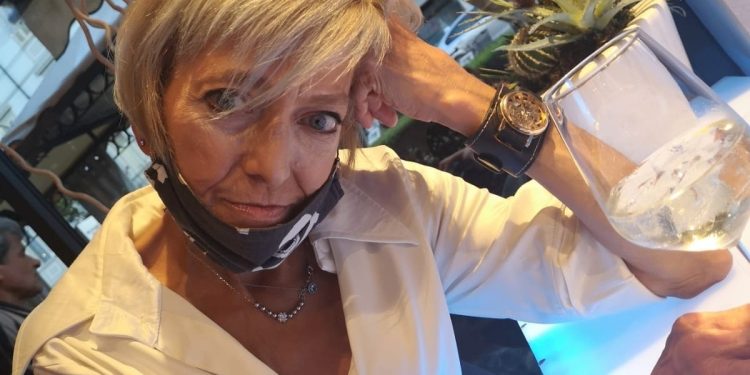 Uccisa nella camera d’albergo in Liguria, il marito confessa: “Sono stato io”