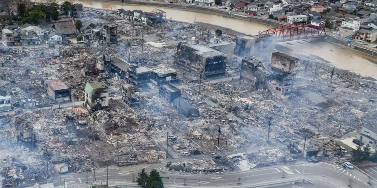 Il Giappone conta le vittime dopo il sisma di magnitudo 7.6: almeno 48 morti e 14 feriti gravi