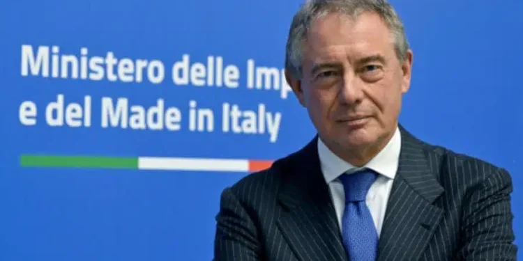 Inflazione, Urso: “Italia al minimo in Ue grazie a carrello tricolore”. Ira opposizioni