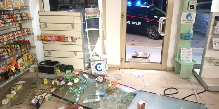 Banda del tombino scatenata: sei spaccate in una sola notte