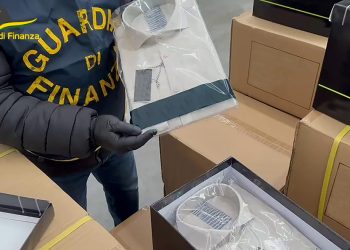 Sembravano Made in Italy ma non lo erano: sequestrato ben 8mila camicie