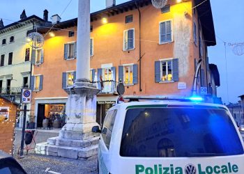 Castiglione, ancora grave dopo essere precipitato sotto la grata