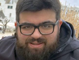 Muore a 39 anni mentre va in vacanza con la famiglia