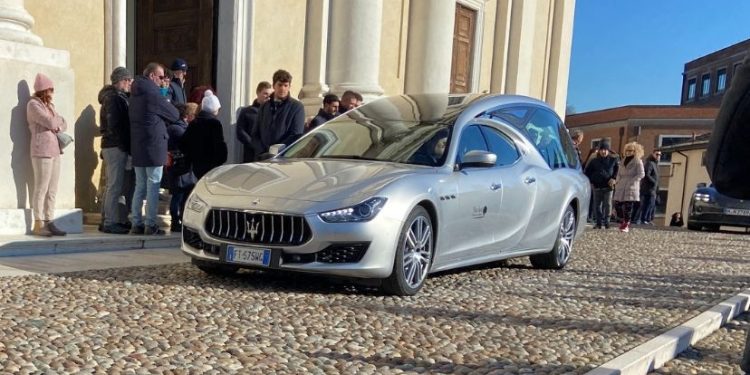 “Sempre gentile e disponibile fino all’ultimo”: in tanti per l’addio a “James”