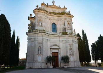 Malore mentre scarica i rifiuti in piazzola ecologica: commerciante muore in ospedale