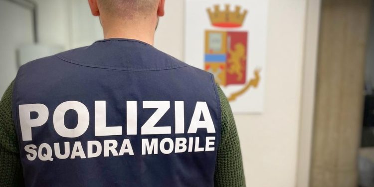 Gli trovano oltre un chilogrammo di stupefacenti: arrestato dalla Mobile