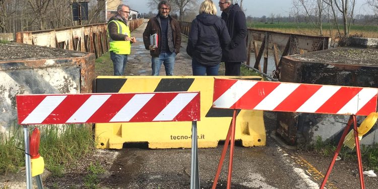 Acquanegra, con il drone per il sopralluogo allo storico ponte