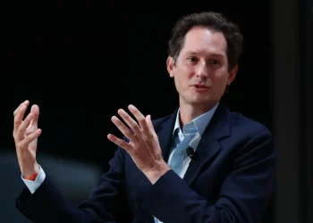 Stellantis, Elkann: “Siamo sulla buona strada per raggiungere gli obiettivi di elettrificazione al 2030”