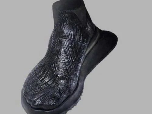 Moda più sostenibile con la pelle vegana senza plastica. E il merito è dei batteri