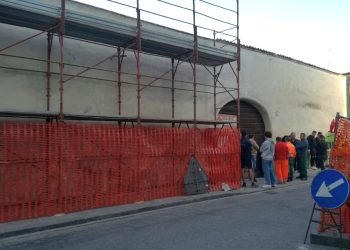 Precipita dal balcone per quattro metri: muratore 58enne muore sul colpo