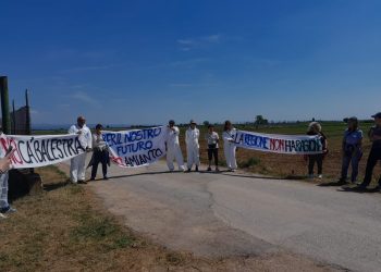 Valeggio sul Mincio, sopralluogo a Ca’ Balestra: protesta del comitato contro la discarica di amianto