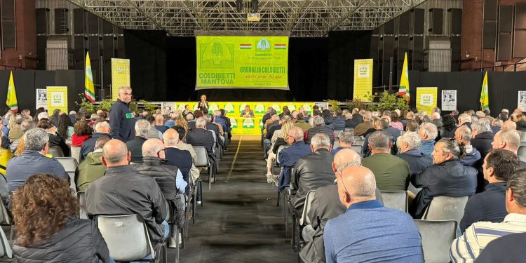 Orgoglio Coldiretti, al PalaUnical di Mantova assemblea con 600 associati