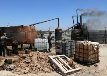 A Gaza fa affari chi aggiusta le taniche per l’acqua danneggiate dalle bombe