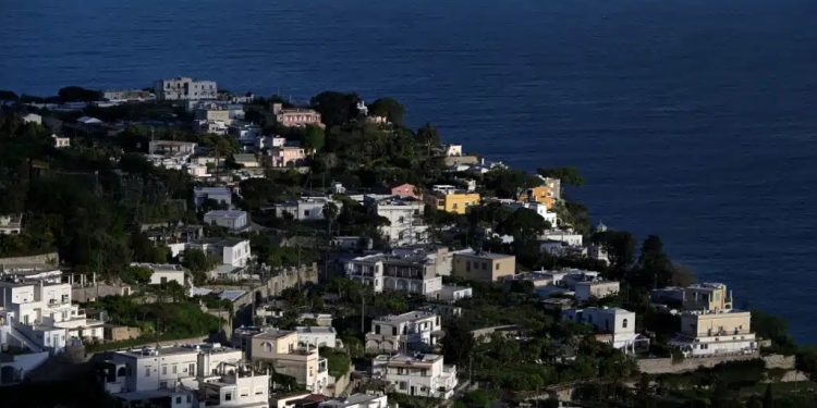 La sostenibilità delle isole minori è lontana, ma Capri e Sant’Antioco lanciano la volata