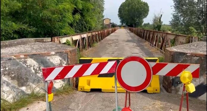 Acquanegra, disposta la demolizione del ponte: ne sarà costruito uno nuovo