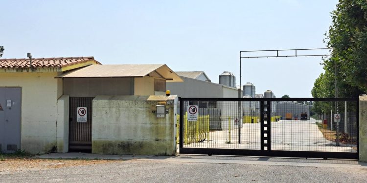 Castiglione: rimane con la mano schiacciata nei rulli, in ospedale operaio 31enne