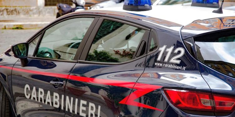 Oltre un anno di violenze e minacce nei confronti della moglie: arrestato un 58enne