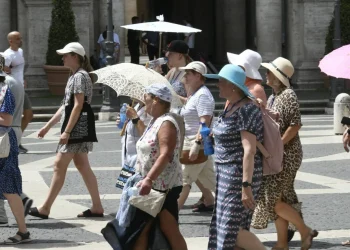 Caldo record fino a Ferragosto ma nel week end ci sarà qualche temporale