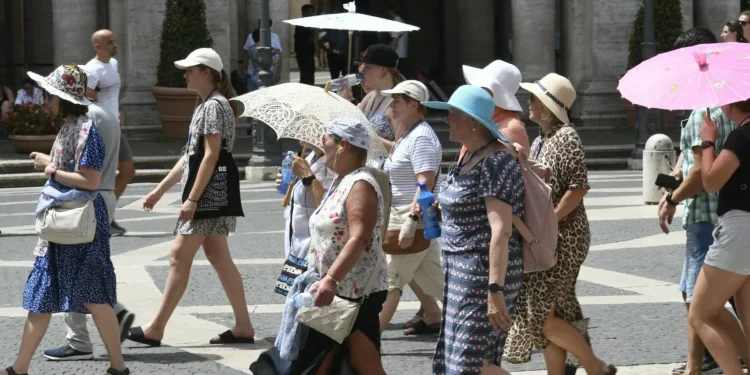 Caldo record fino a Ferragosto ma nel week end ci sarà qualche temporale