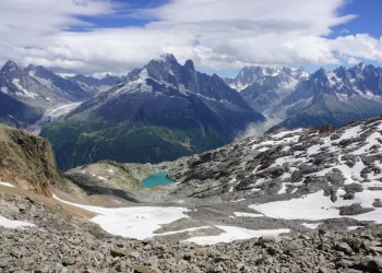 Crolla seracco sul Monte Bianco: almeno un morto e quattro feriti