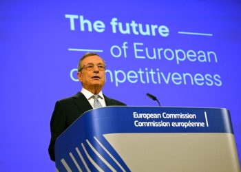 Draghi scuote l’Ue: “Crisi perenne, non ignorare realtà. Autoconservazione a rischio”