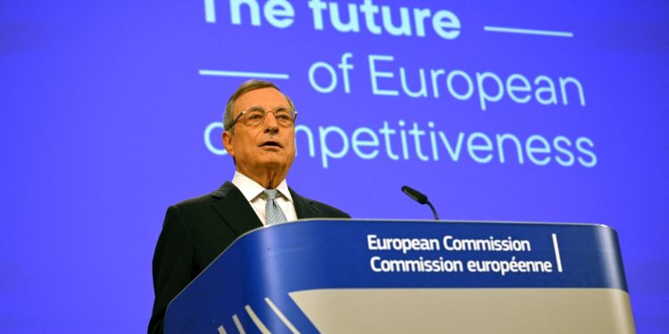 Draghi scuote l’Ue: “Crisi perenne, non ignorare realtà. Autoconservazione a rischio”