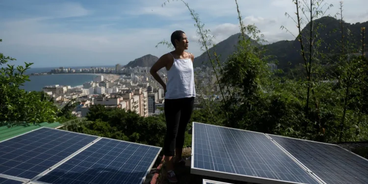 Energia, nel 2023 capacità solare europea a 260 GW. Ue: “E’ la fonte più accessibile per famiglie”