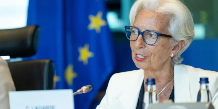 Inflazione in calo e la Bce taglia i tassi, Lagarde: No traiettorie prestabilite