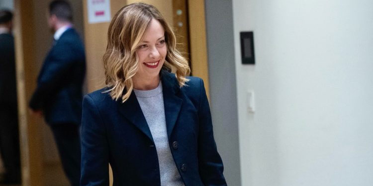 Manovra, Meloni: “Stagione dei soldi gettati è finita, scelte serie e di buon senso”