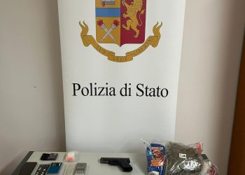 Trovato con una pistola rubata, hashish e marijuana: in arresto un 49enne