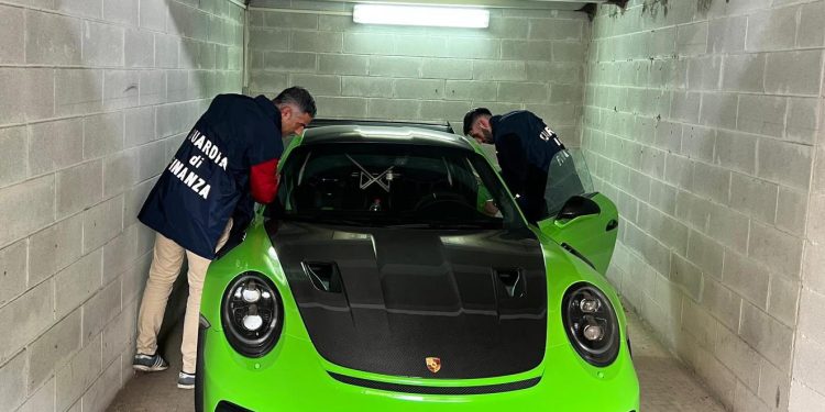 Tentato sequestro di persona, riciclaggio, spaccio di droga: operazione anche a Mantova