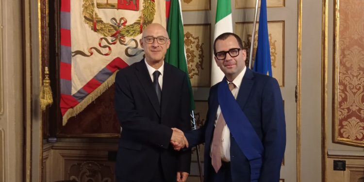 Mantova, scambio di saluti tra il nuovo Prefetto Roberto Bolognesi e il presidente della Provincia Carlo Bottani