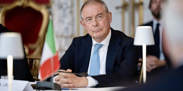 Urso lancia ‘Libro verde’ per politica industriale al 2030: “Stato come stratega’”